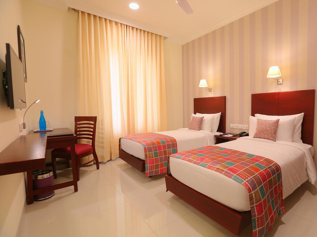 Lilac Hotel 3Rd Block Bangalore Room photo