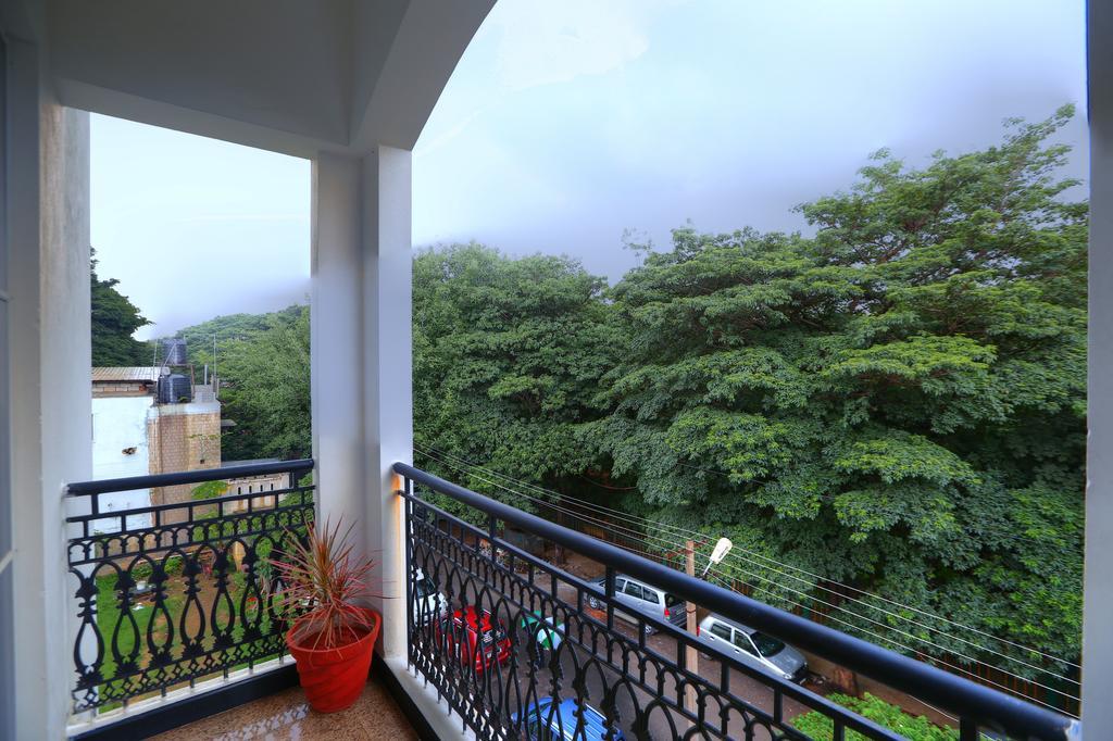 Lilac Hotel 3Rd Block Bangalore Room photo