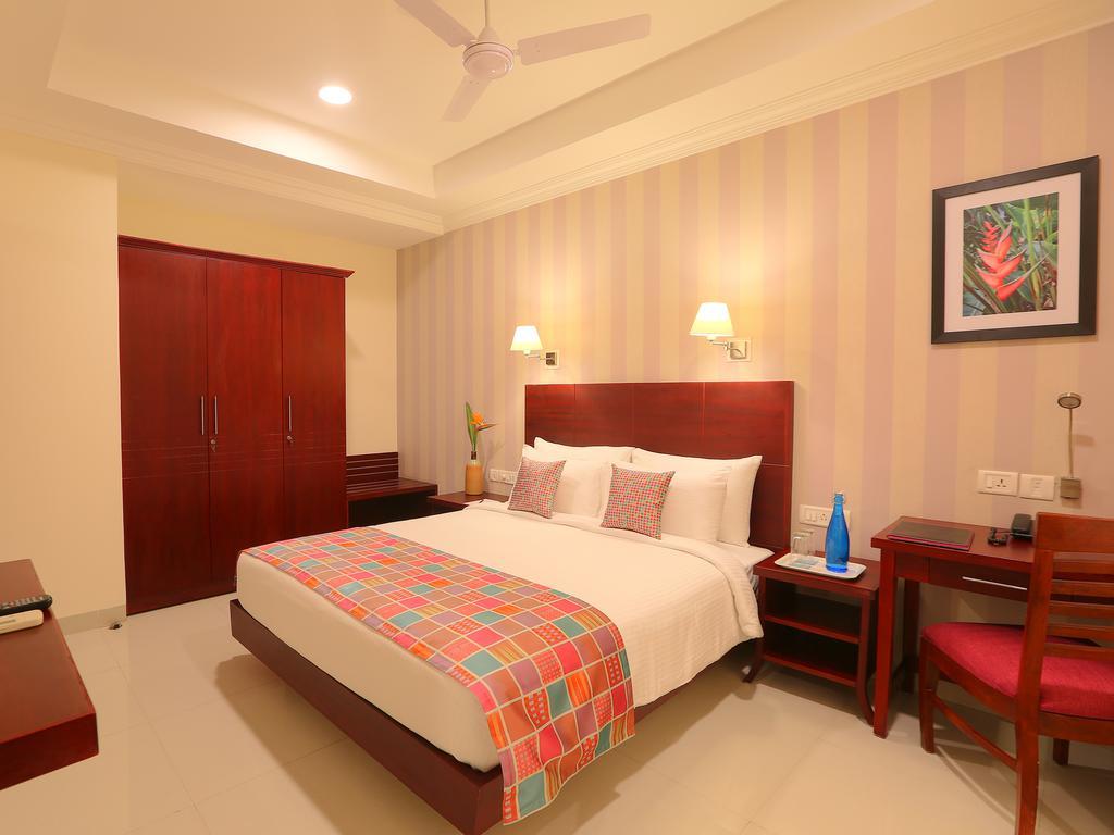Lilac Hotel 3Rd Block Bangalore Room photo
